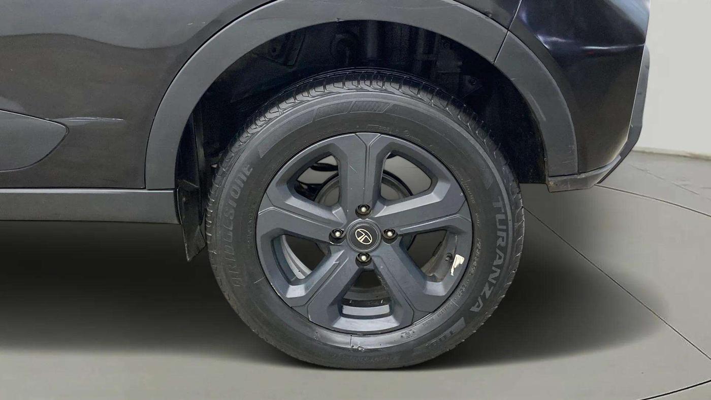 2023 Tata NEXON XZA PLUS DIESEL DARK EDITION, Diesel, Automatic, 32,880 km, Left Rear Wheel
