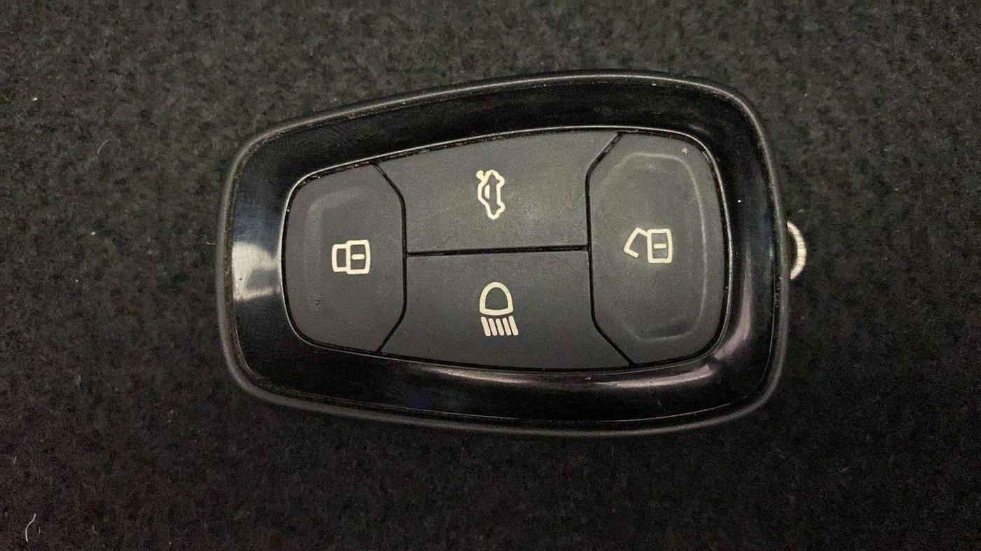 2020 Tata NEXON XZA PLUS (O) PETROL DUAL TONE, Petrol, Automatic, 43,394 km, Key Close Up