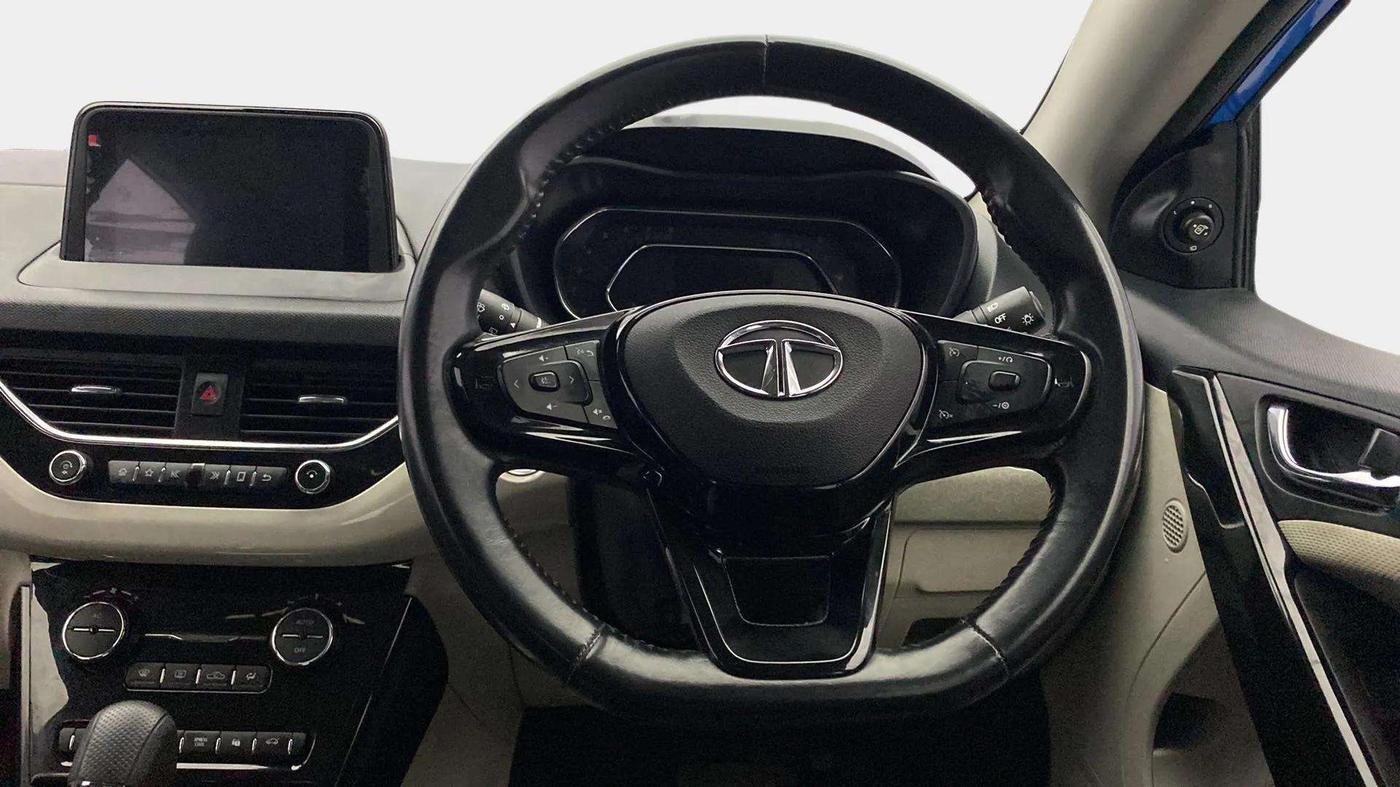 2020 Tata NEXON XZA PLUS (O) PETROL DUAL TONE, Petrol, Automatic, 43,394 km, Steering Wheel Close Up