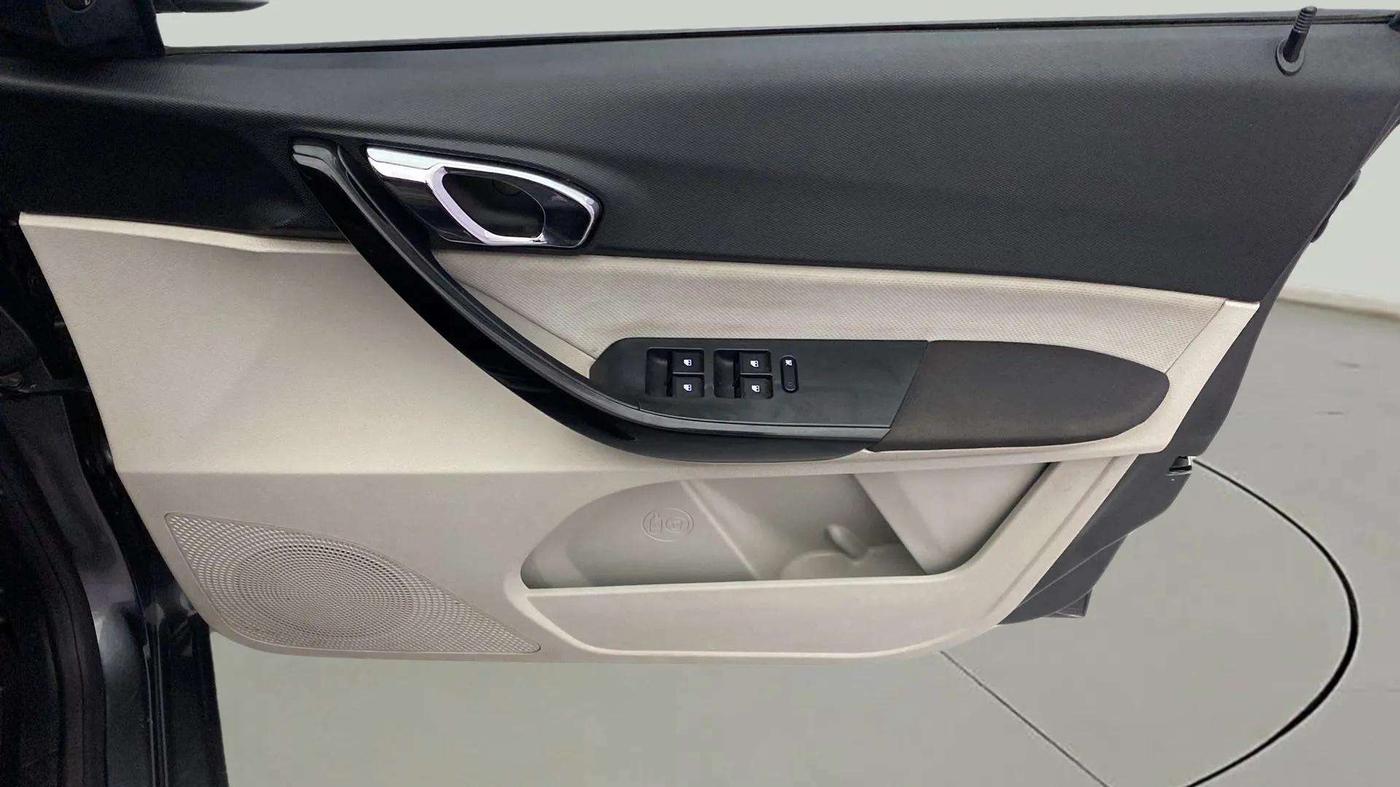 2022 Tata TIGOR XZA PLUS PETROL, Petrol, Automatic, 47,253 km, Driver Side Door Panels Control