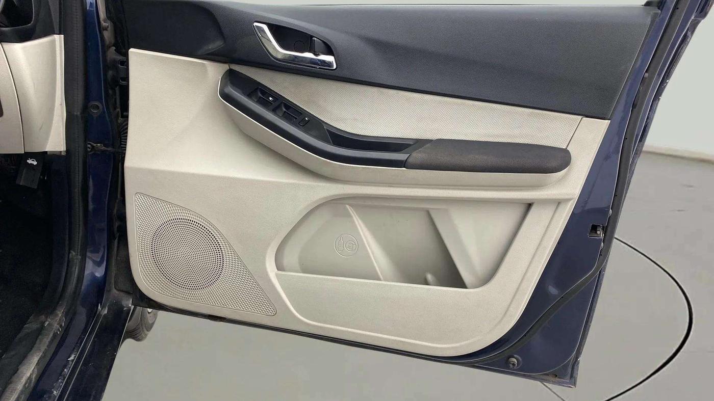 2023 Tata TIGOR XZ PLUS LEATHERETTE, Petrol, Manual, 7,848 km, Driver Side Door Panels Control