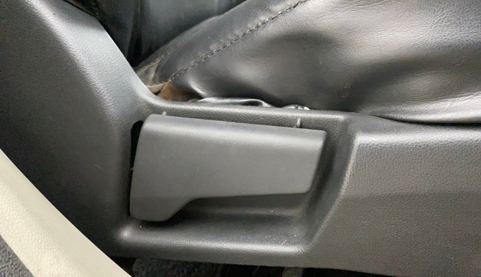 2020 Renault TRIBER RXL AMT, Petrol, Automatic, 40,441 km, Driver Side Adjustment Panel