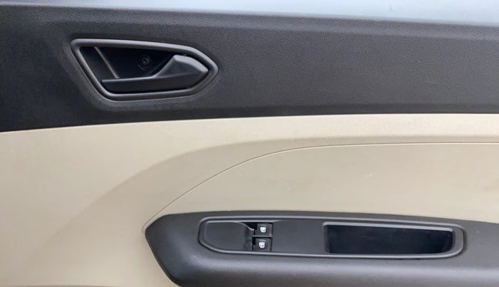 2020 Renault TRIBER RXL AMT, Petrol, Automatic, 40,441 km, Driver Side Door Panels Control