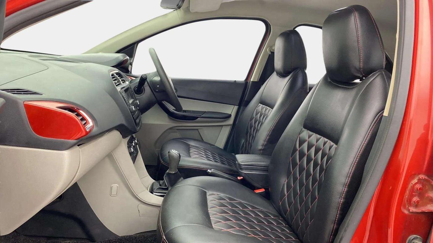 2017 Tata Tiago XZ PETROL, Petrol, Manual, 1,00,019 km, Right Side Front Door Cabin