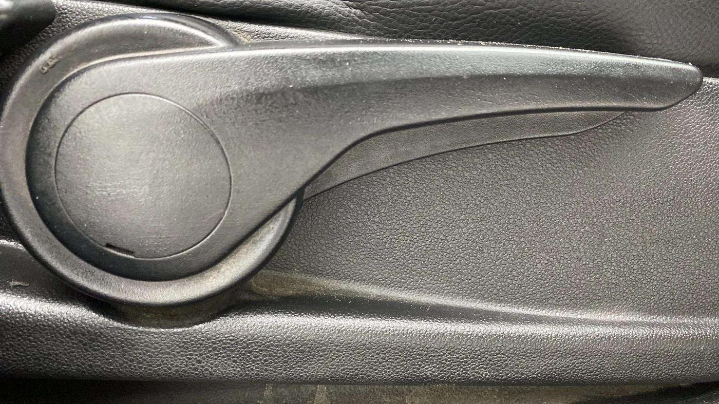 2017 Tata Tiago XZ PETROL, Petrol, Manual, 1,00,019 km, Driver Side Adjustment Panel
