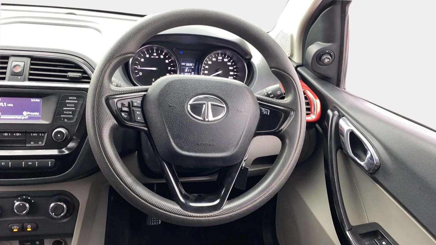 2017 Tata Tiago XZ PETROL, Petrol, Manual, 1,00,019 km, Steering Wheel Close Up