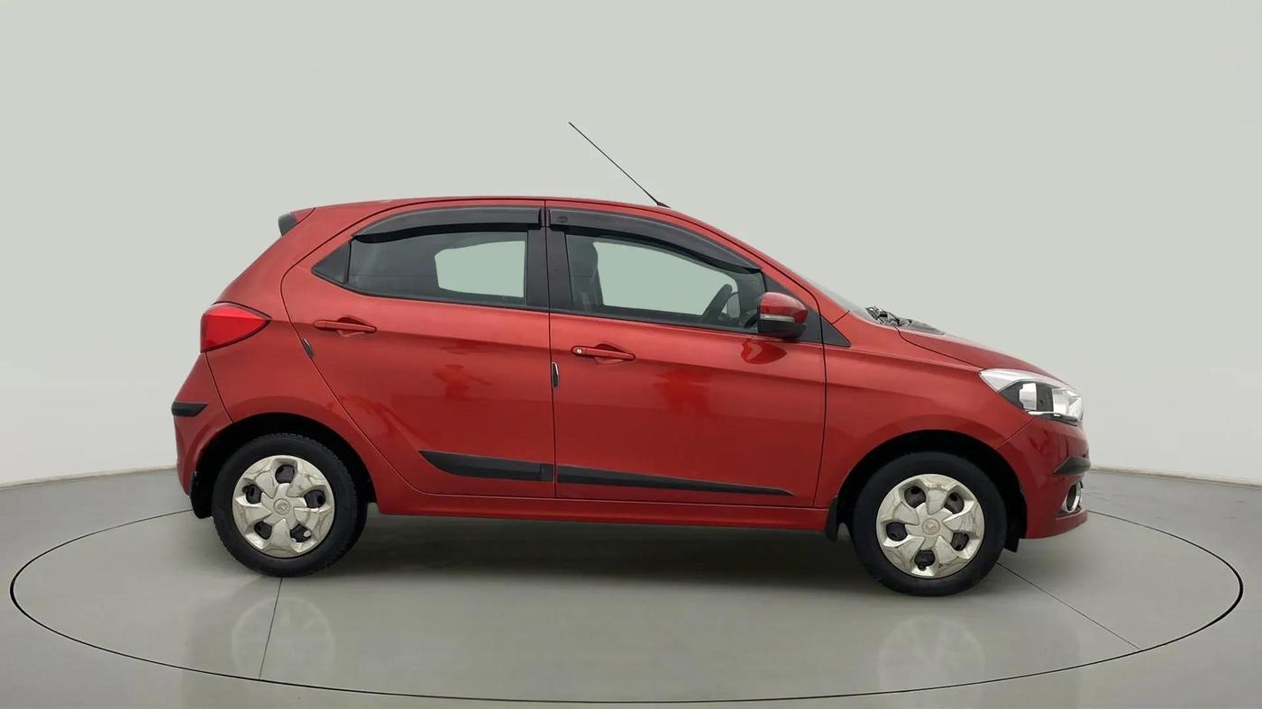 2017 Tata Tiago XZ PETROL, Petrol, Manual, 1,00,019 km, Right Side View