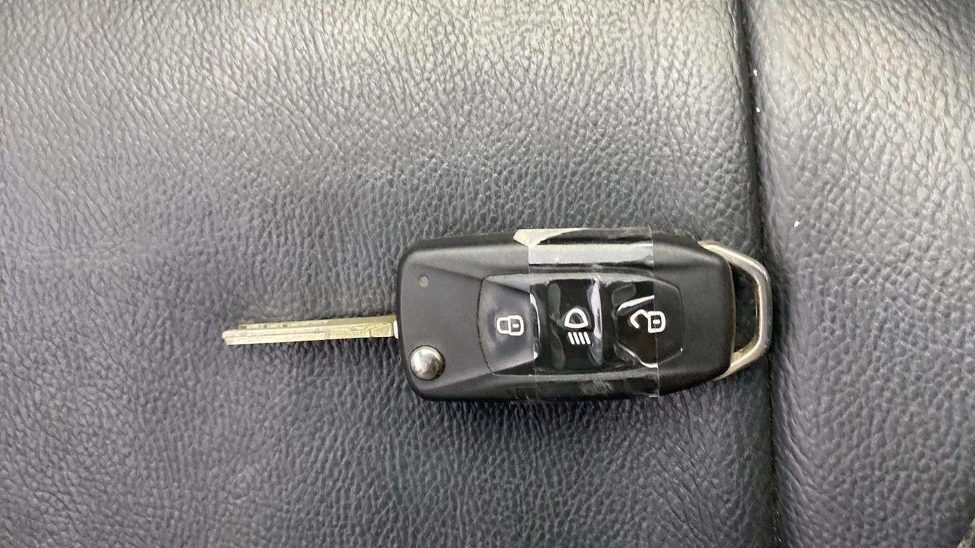 2020 Tata NEXON XM SUNROOF PETROL, Petrol, Manual, 17,952 km, Key Close Up