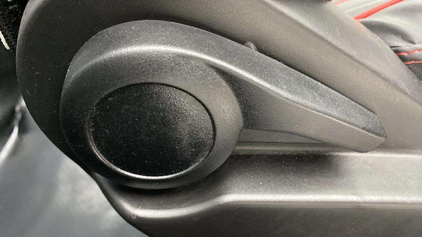 2023 Tata ALTROZ XE PLUS PETROL, Petrol, Manual, 31,497 km, Driver Side Adjustment Panel