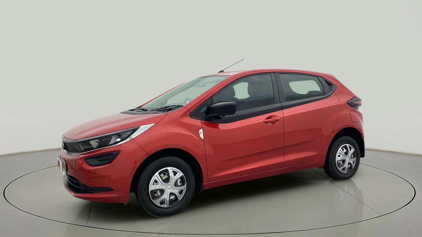 2023 Tata ALTROZ XE PLUS PETROL, Petrol, Manual, 31,497 km, Left Front Diagonal