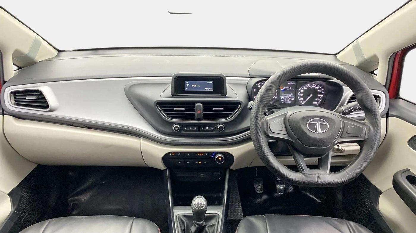 2023 Tata ALTROZ XE PLUS PETROL, Petrol, Manual, 31,497 km, Dashboard