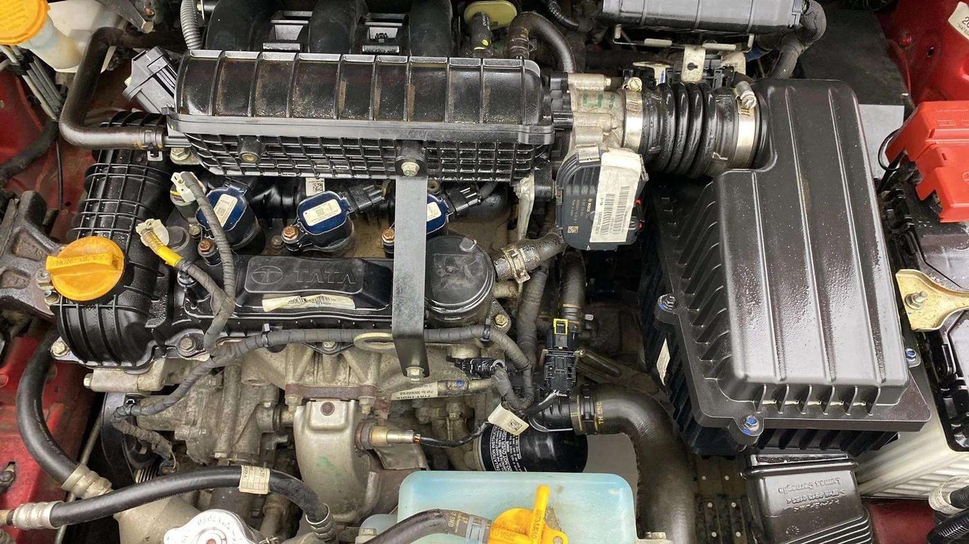 2023 Tata ALTROZ XE PLUS PETROL, Petrol, Manual, 31,497 km, Engine View