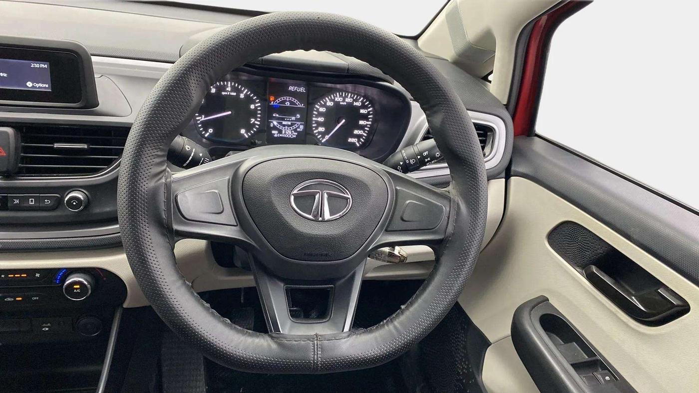 2023 Tata ALTROZ XE PLUS PETROL, Petrol, Manual, 31,497 km, Steering Wheel Close Up
