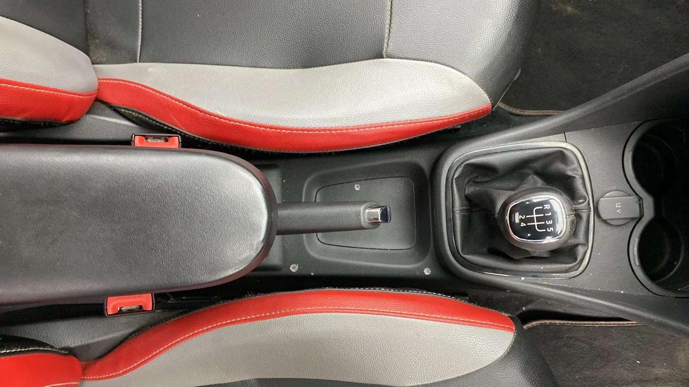 2019 Skoda Rapid AMBITION 1.5 TDI, Diesel, Manual, 96,145 km, Gear Lever