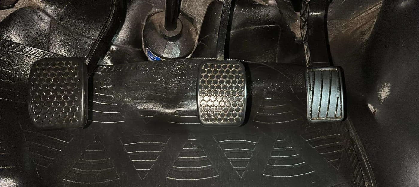 2023 Maruti Eeco 5 STR AC CNG, CNG, Manual, 21,523 km, Pedals