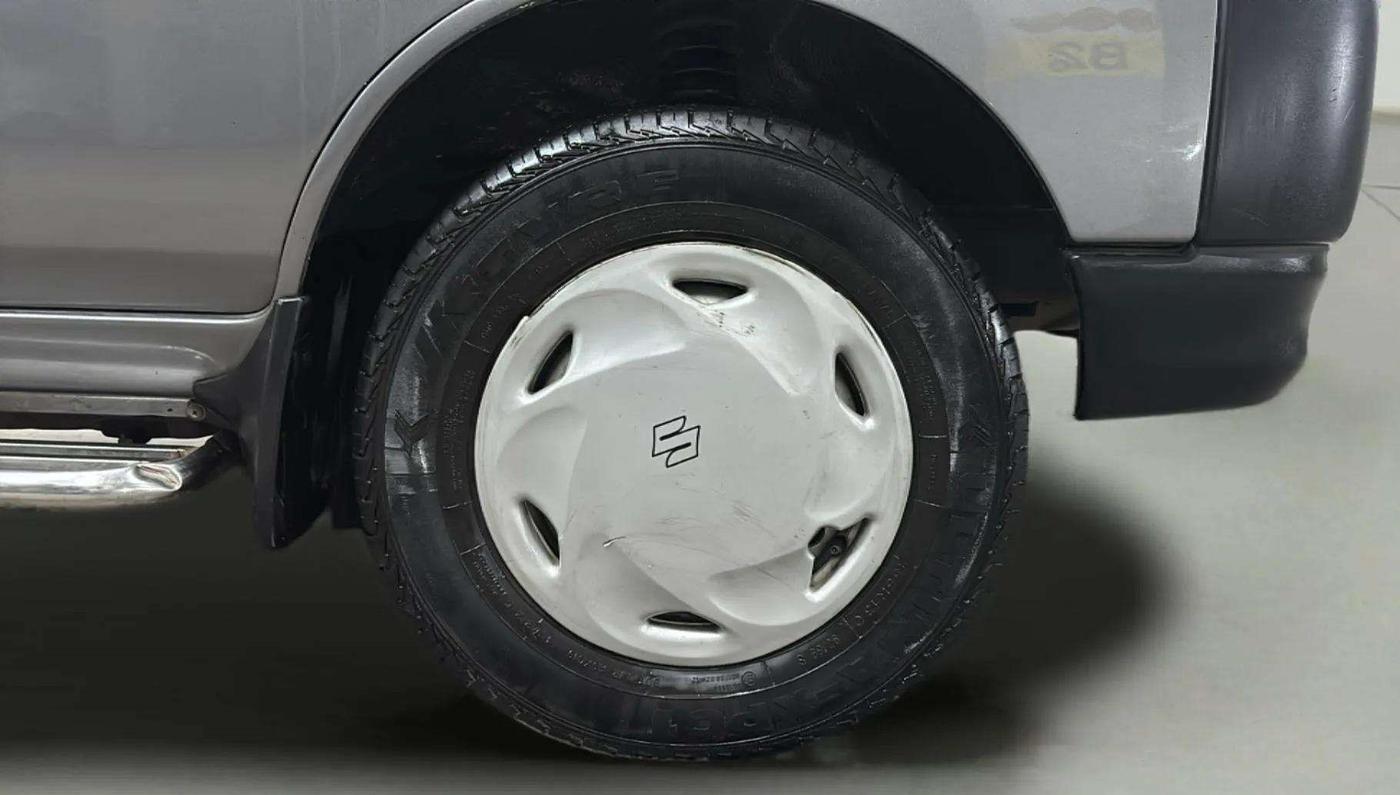2023 Maruti Eeco 5 STR AC CNG, CNG, Manual, 21,523 km, Right Front Wheel