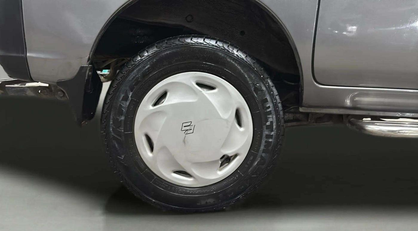 2023 Maruti Eeco 5 STR AC CNG, CNG, Manual, 21,523 km, Right Rear Wheel