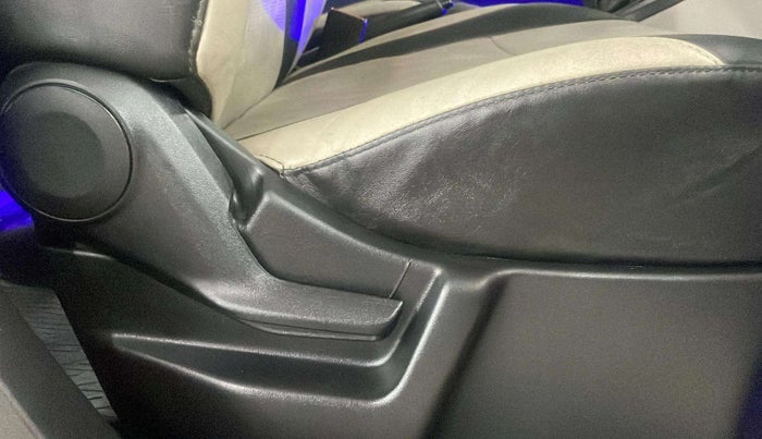 2021 Maruti New Wagon-R LXI CNG 1.0, CNG, Manual, 33,087 km, Driver Side Adjustment Panel