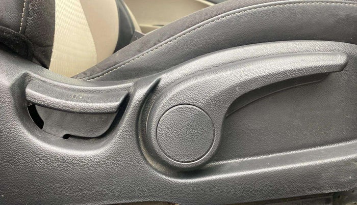 2019 Hyundai Elite i20 SPORTZ PLUS 1.2, Petrol, Manual, 53,783 km, Driver Side Adjustment Panel