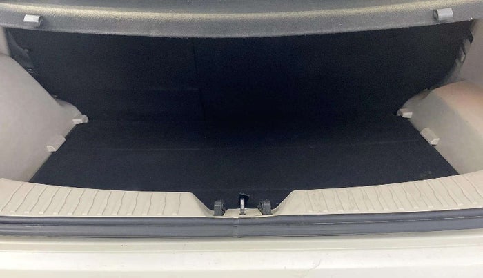 2019 Mahindra XUV300 W8 1.2 PETROL, Petrol, Manual, 47,666 km, Boot Inside