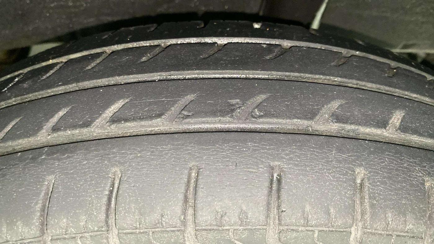 2018 Renault Kwid RXT 1.0 AMT (O), Petrol, Automatic, 49,120 km, Left Rear Tyre Tread