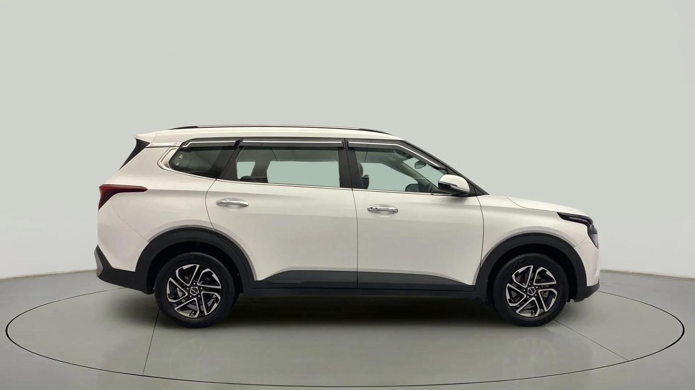 2022 KIA CARENS PRESTIGE PLUS 1.4 PETROL 7 STR, Petrol, Manual, 32,951 km, Right Side View