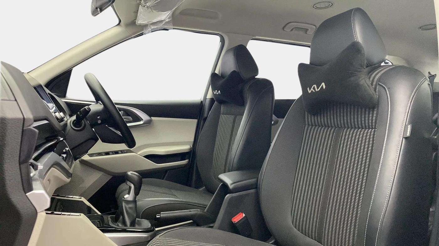 2022 KIA CARENS PRESTIGE PLUS 1.4 PETROL 7 STR, Petrol, Manual, 32,951 km, Right Side Front Door Cabin