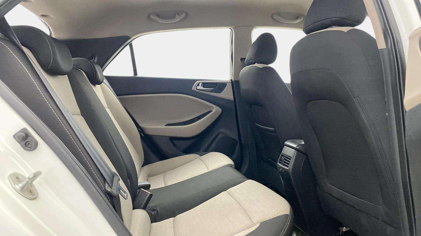 2014 Hyundai Elite i20 ASTA 1.2, Petrol, Manual, 71,306 km, Right Side Rear Door Cabin