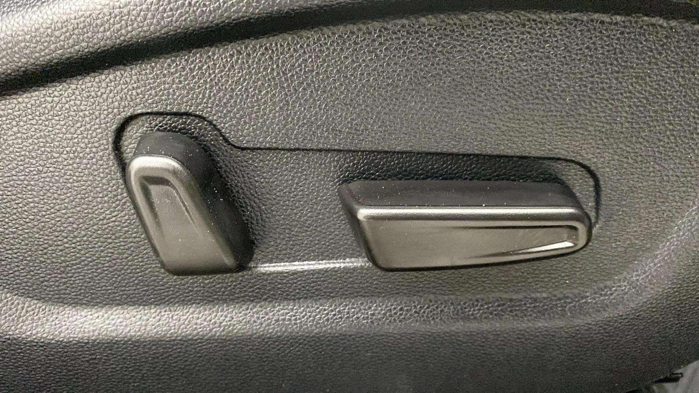 2018 Hyundai Creta SX (O) 1.6 DIESEL, Diesel, Manual, 25,240 km, Driver Side Adjustment Panel