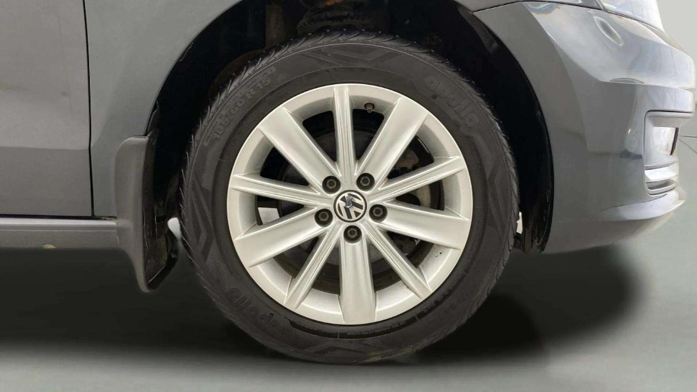 2016 Volkswagen Vento HIGHLINE 1.6 MPI, Petrol, Manual, 42,034 km, Right Rear Wheel