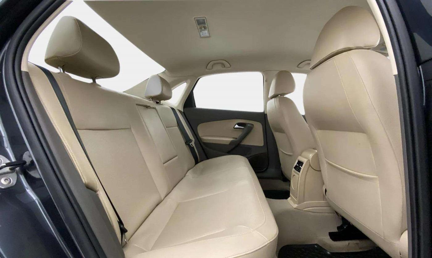 2016 Volkswagen Vento HIGHLINE 1.6 MPI, Petrol, Manual, 42,034 km, Right Side Rear Door Cabin