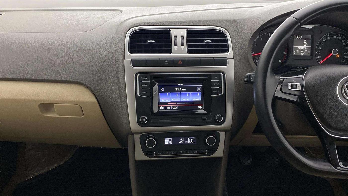 2016 Volkswagen Vento HIGHLINE 1.6 MPI, Petrol, Manual, 42,034 km, Air Conditioner