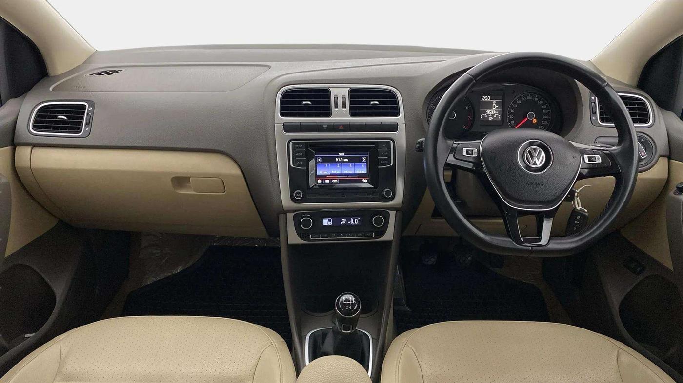 2016 Volkswagen Vento HIGHLINE 1.6 MPI, Petrol, Manual, 42,034 km, Dashboard