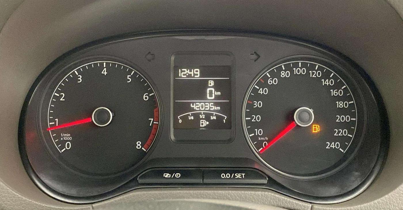 2016 Volkswagen Vento HIGHLINE 1.6 MPI, Petrol, Manual, 42,034 km, Odometer Image