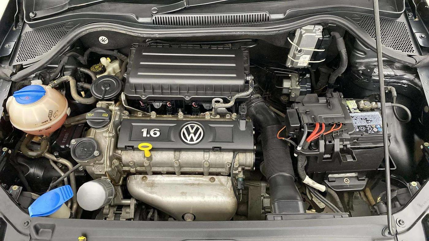 2016 Volkswagen Vento HIGHLINE 1.6 MPI, Petrol, Manual, 42,034 km, Engine View
