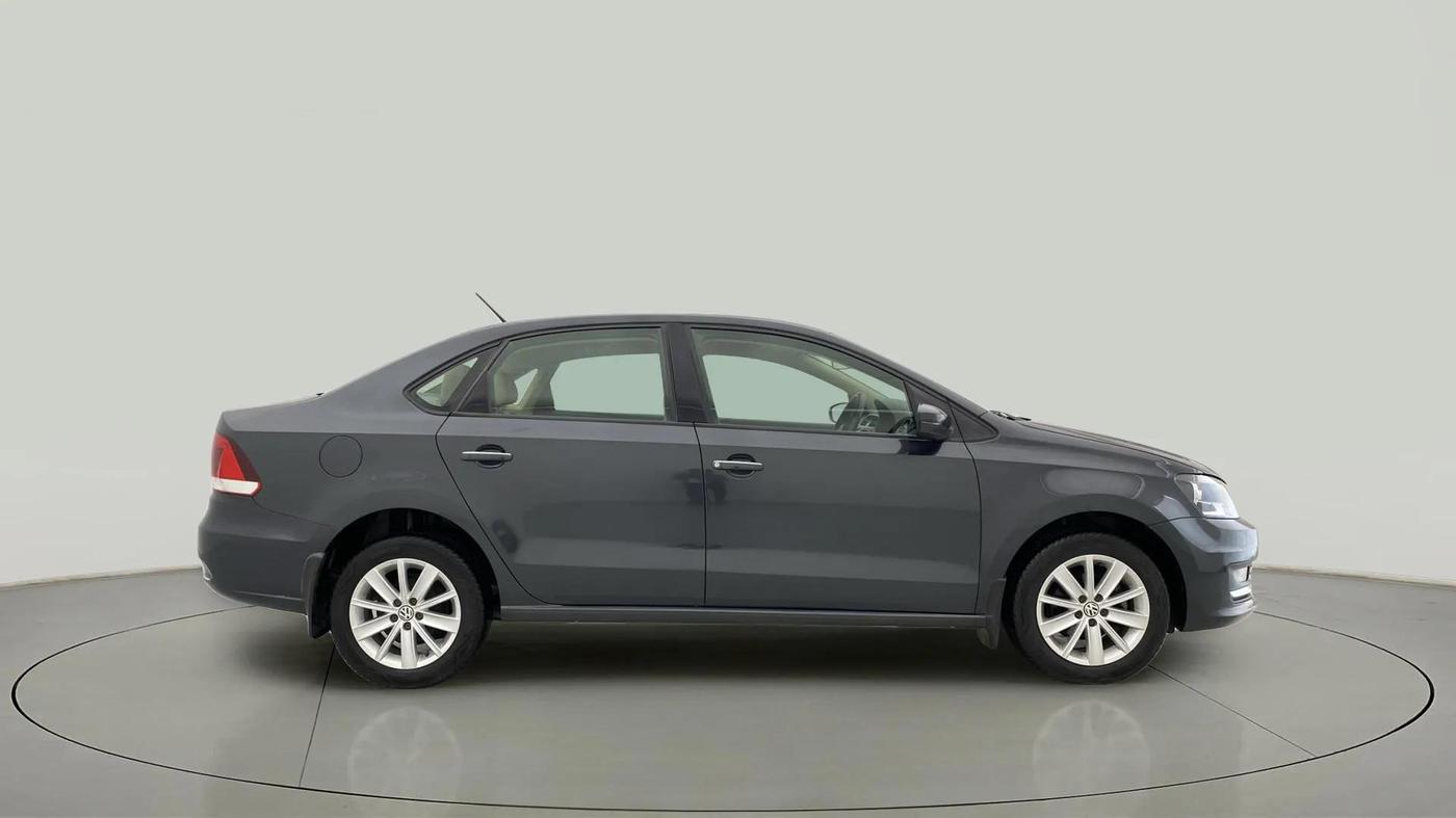 2016 Volkswagen Vento HIGHLINE 1.6 MPI, Petrol, Manual, 42,034 km, Right Side View