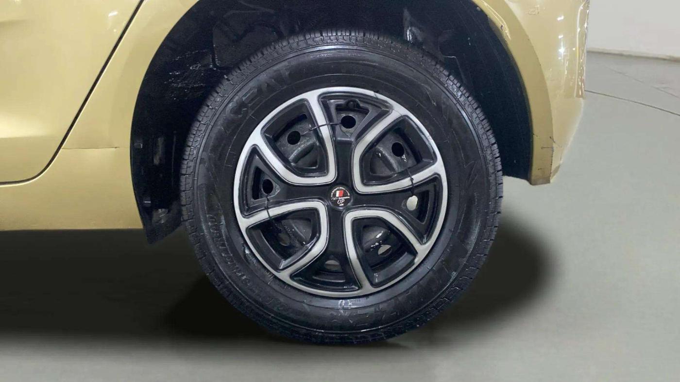 2020 Tata ALTROZ XE PETROL, Petrol, Manual, 40,482 km, Left Rear Wheel