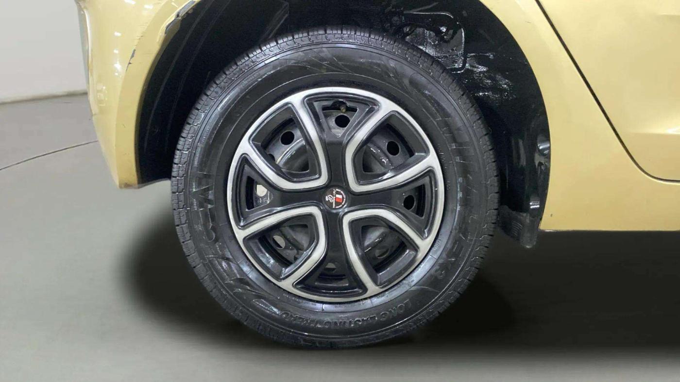 2020 Tata ALTROZ XE PETROL, Petrol, Manual, 40,482 km, Right Rear Wheel
