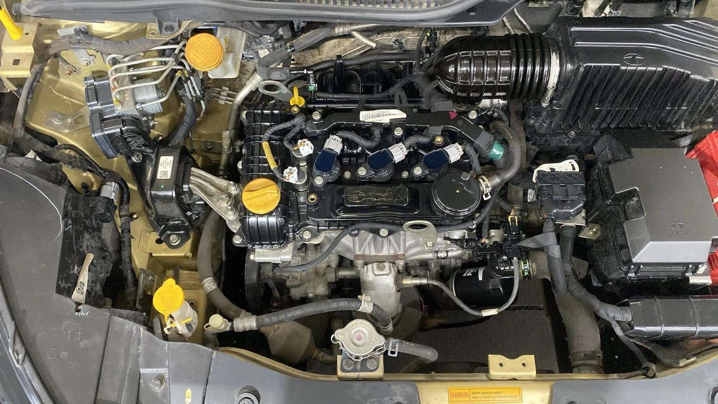2020 Tata ALTROZ XE PETROL, Petrol, Manual, 40,482 km, Engine View - Right