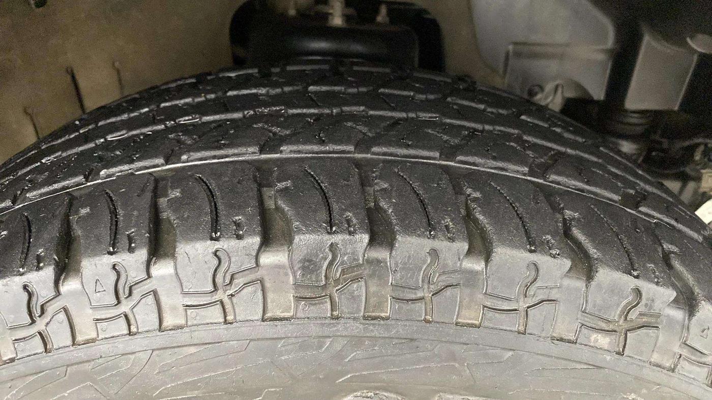 2021 Mahindra Thar LX PETROL HT 4WD AT, Petrol, Automatic, 37,539 km, Right Front Tyre Tread