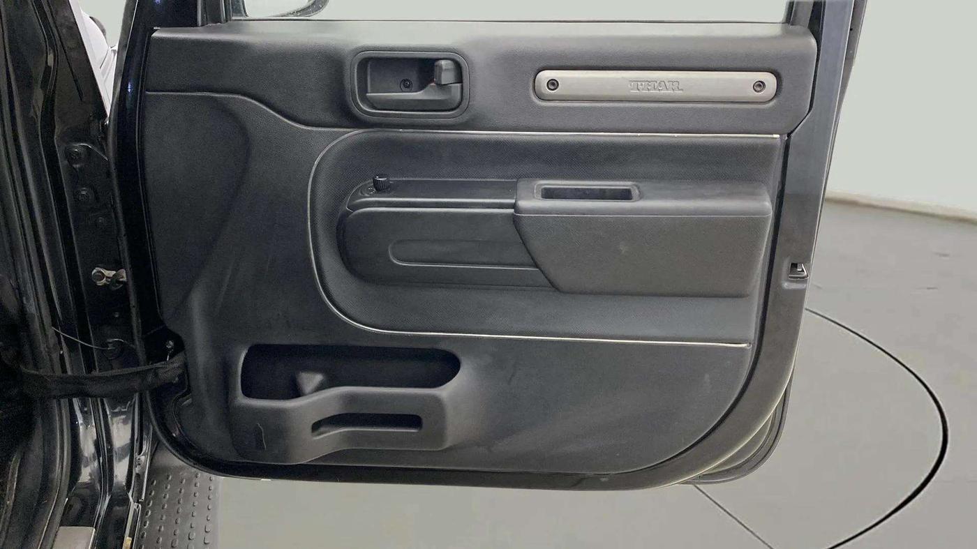 2021 Mahindra Thar LX PETROL HT 4WD AT, Petrol, Automatic, 37,539 km, Driver Side Door Panels Control