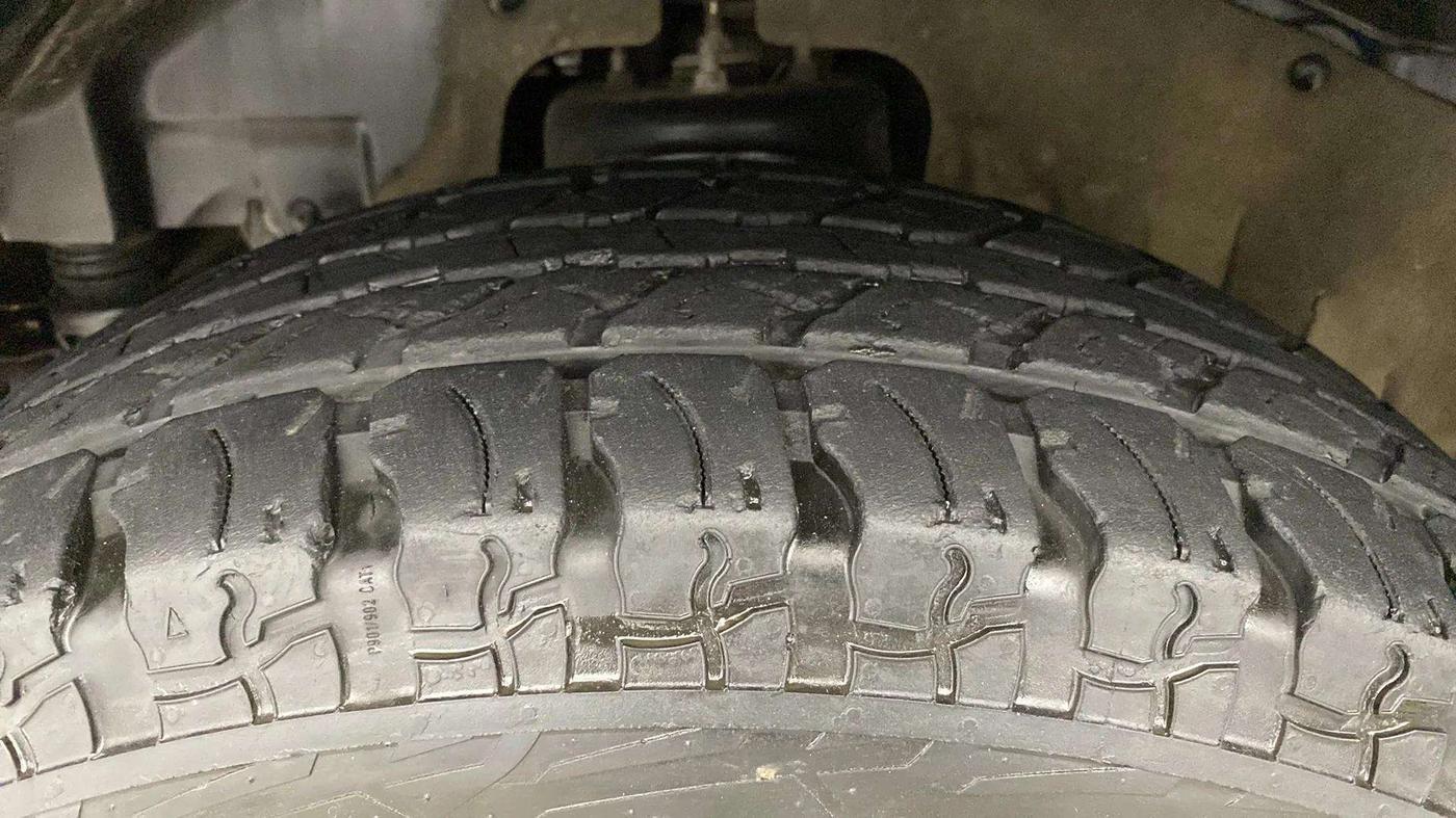 2021 Mahindra Thar LX PETROL HT 4WD AT, Petrol, Automatic, 37,539 km, Left Front Tyre Tread