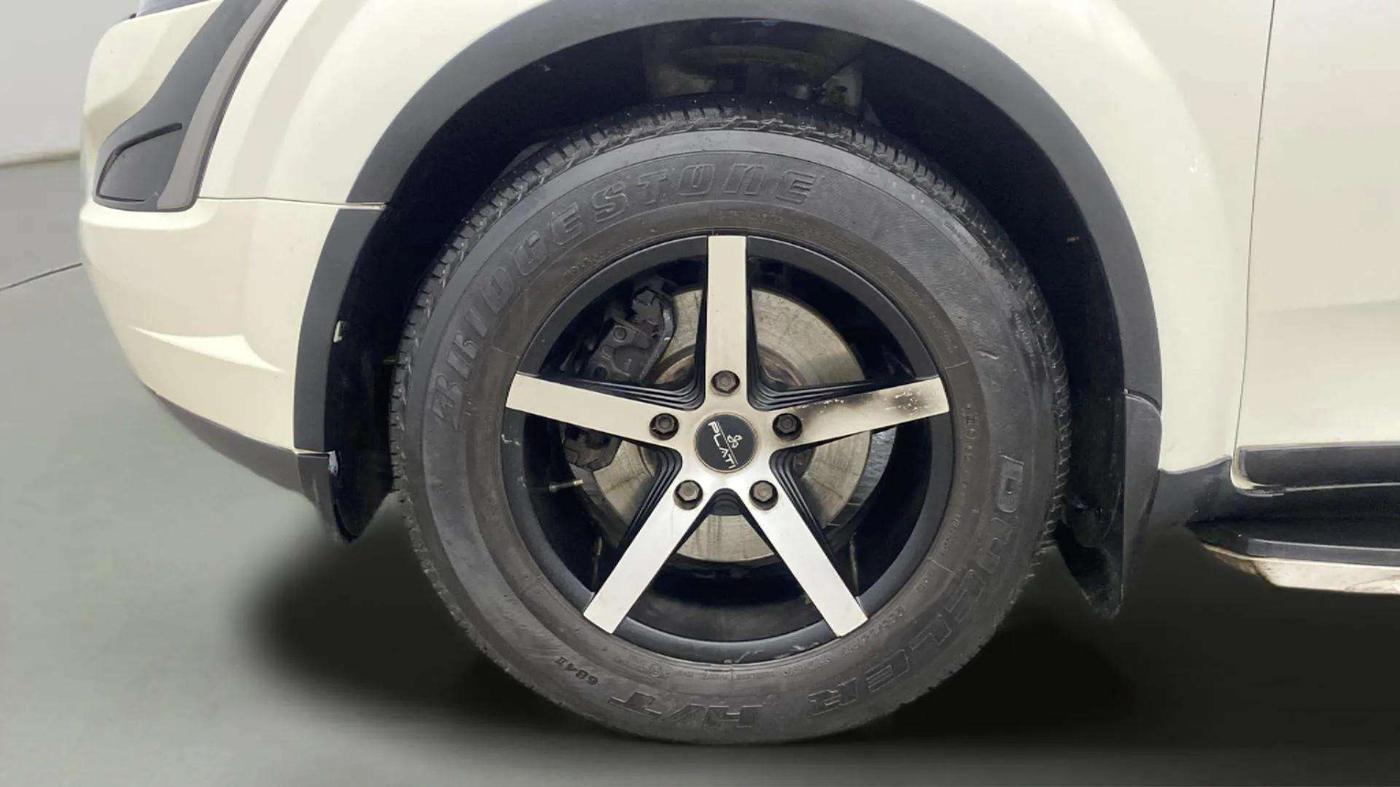 2021 Mahindra XUV500 W7 AT, Diesel, Automatic, 39,696 km, Left Front Wheel