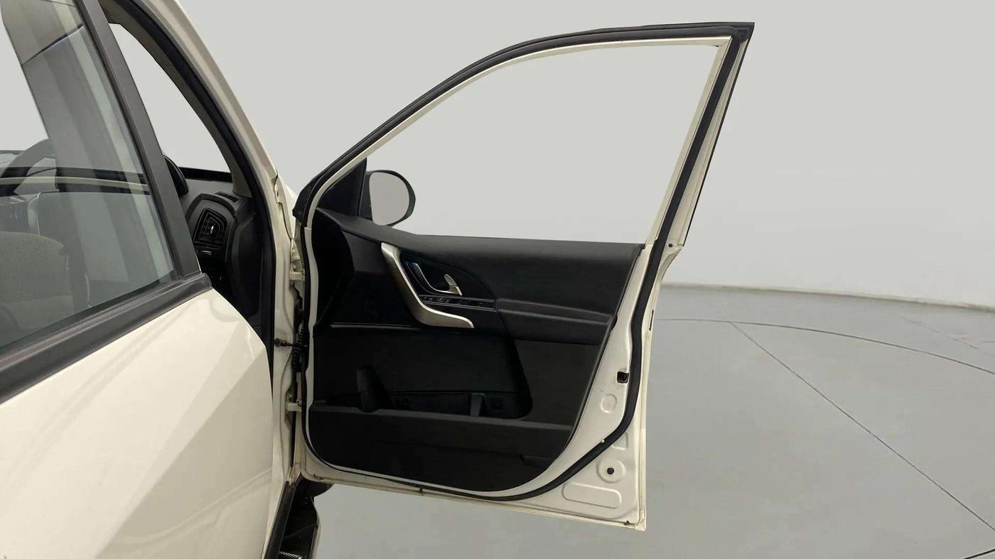 2021 Mahindra XUV500 W7 AT, Diesel, Automatic, 39,696 km, RHS Front Door