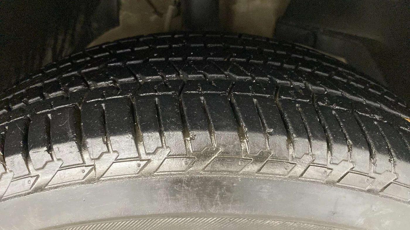 2021 Mahindra XUV500 W7 AT, Diesel, Automatic, 39,696 km, Right Front Tyre Tread