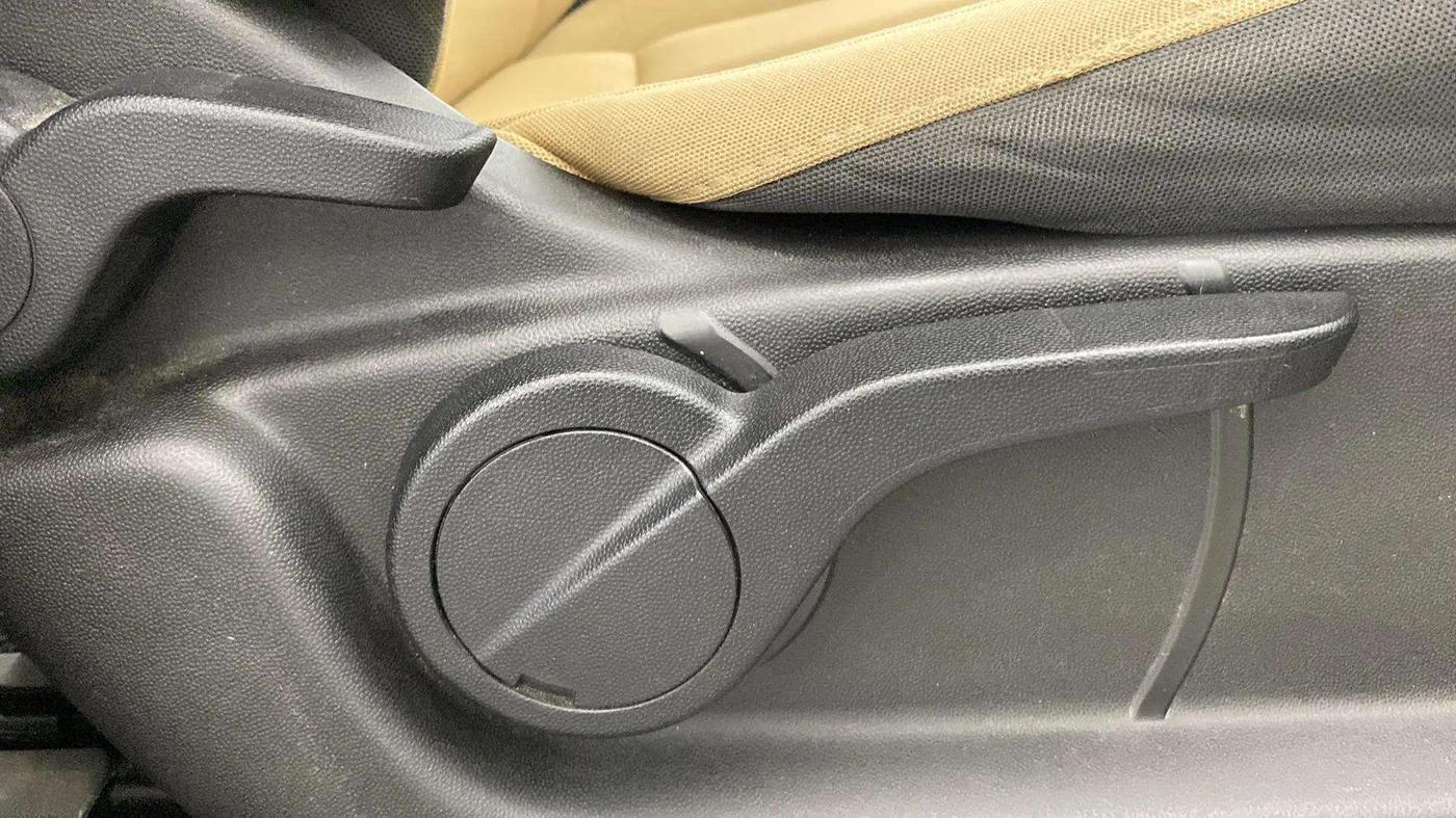 2021 Mahindra XUV500 W7 AT, Diesel, Automatic, 39,696 km, Driver Side Adjustment Panel