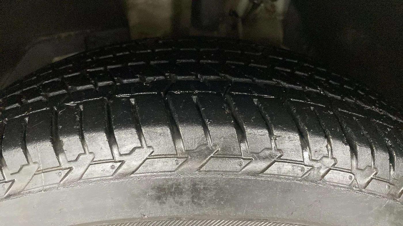 2021 Mahindra XUV500 W7 AT, Diesel, Automatic, 39,696 km, Left Front Tyre Tread
