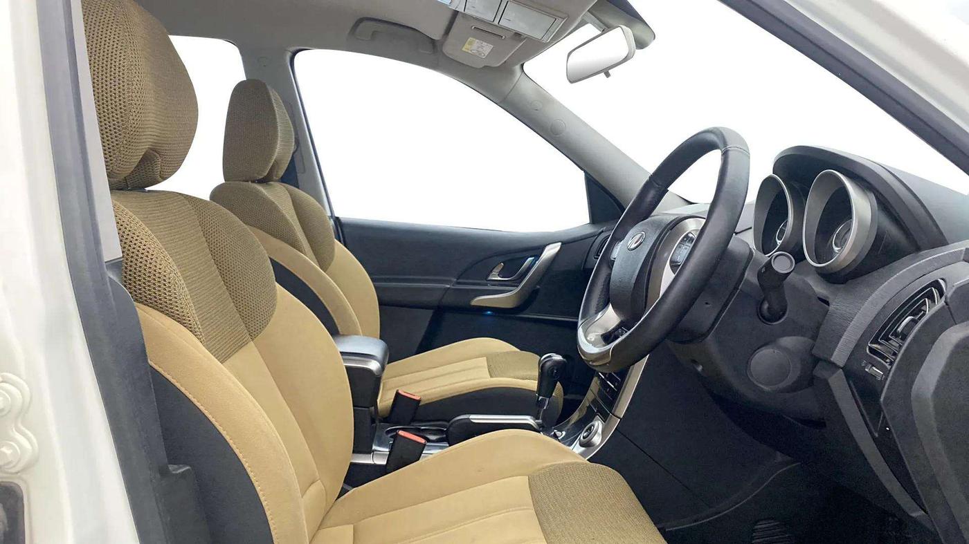 2021 Mahindra XUV500 W7 AT, Diesel, Automatic, 39,696 km, Right Side Front Door Cabin