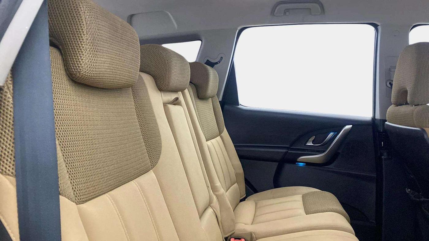 2021 Mahindra XUV500 W7 AT, Diesel, Automatic, 39,696 km, Right Side Rear Door Cabin