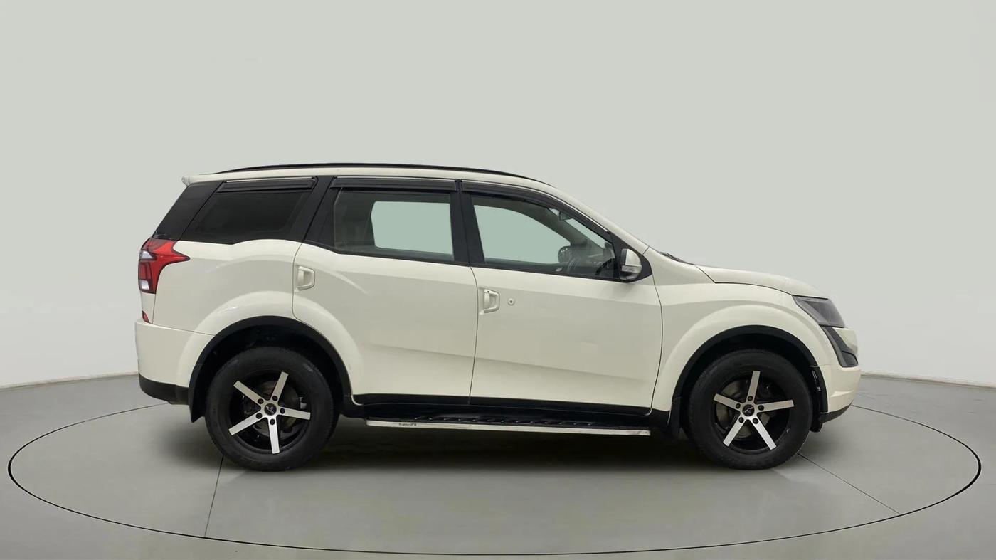 2021 Mahindra XUV500 W7 AT, Diesel, Automatic, 39,696 km, Right Side View